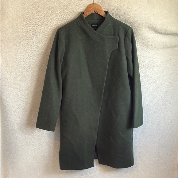 Elegant Green Pea Coat - Picture 1 of 8